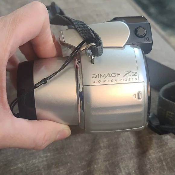 Konica Minolta Dimage Z2 Digital Camera 10x Zoom - Picture 9 of 12